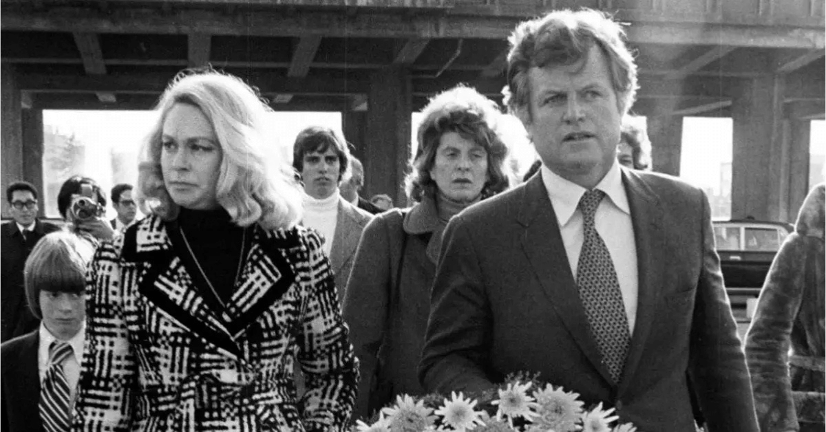 joan-kennedy-was-put-on-suicide-watch-after-back-to-back-deaths-1760035915401 Photo of Joan and Ted Kennedy