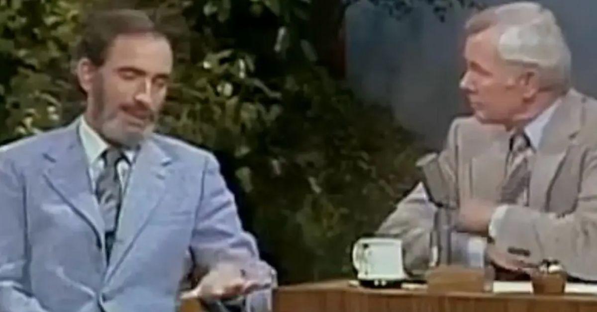 johnny-carson-smoking-habits-1761241943939 Photo of Johnny Carson