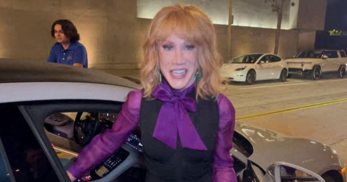 kathy-griffins-drastic-face-lift-boost-dating-life-after-divorce-2-1756739059921 A Beverly Hills cosmetic surgeon commended Griffin's facelift for keeping her look natural.