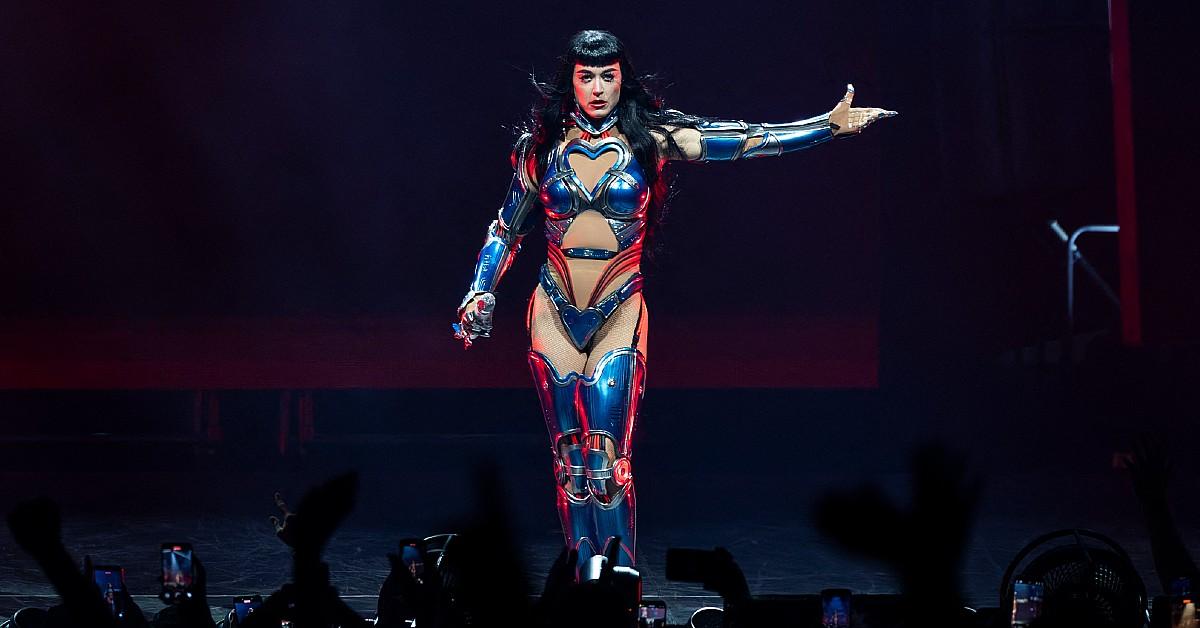 katy-perry-is-winning-singles-battle-with-ex-fiance-orlando-bloom-hes-finding-it-impossible-to-pick-up-another-celeb-beauty4-1757439638357 Photo of Katy Perry