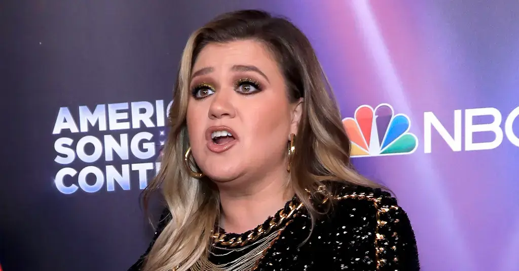 kelly-clarkson-cancels-first-shows-vegas-residency-health-scare-fans-5-1751734638535 Photo of Kelly Clarkson