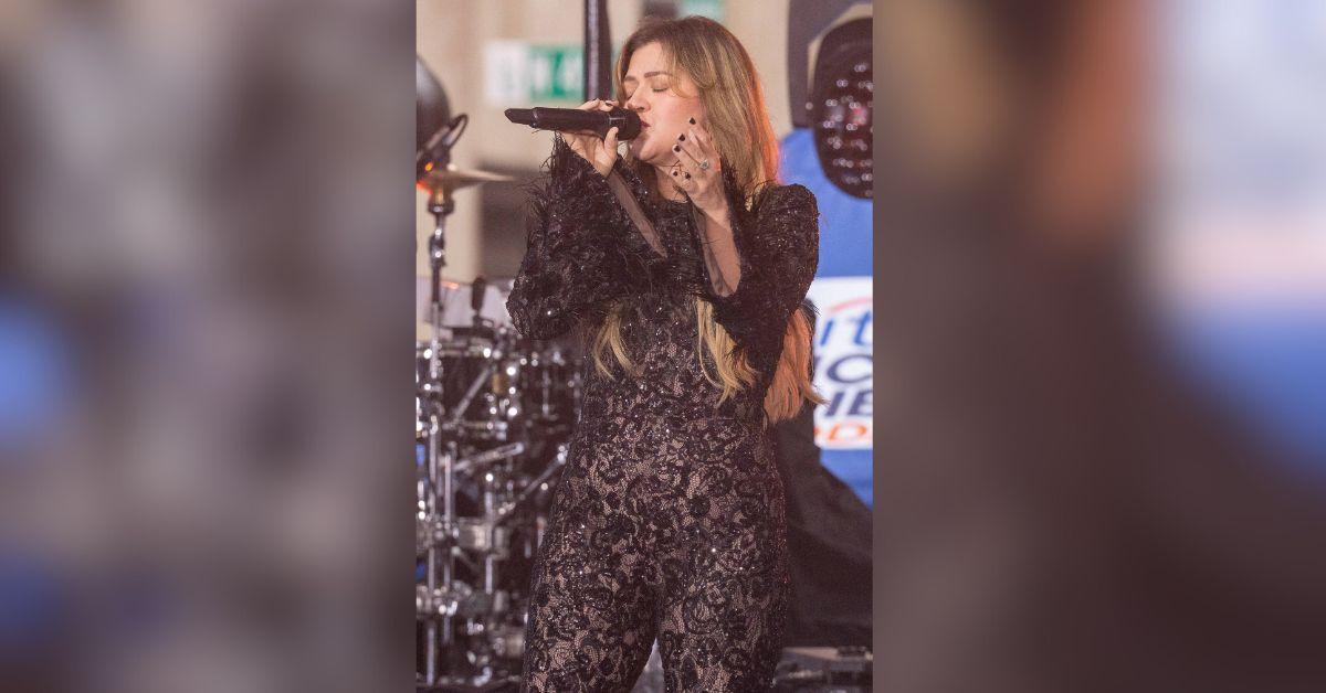 kelly-clarkson-fighting-to-keep-talk-show-drama-1757101448512 Photo of Kelly Clarkson