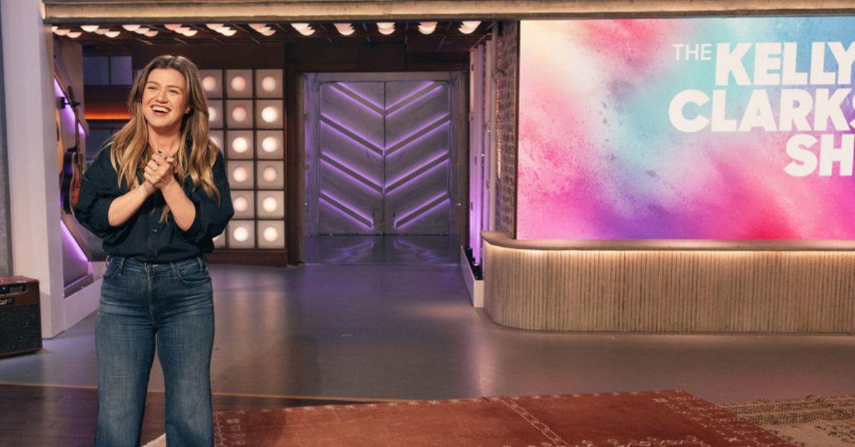 kelly-clarkson-frail-distant-new-season-talk-show-1756856563752 Photo of Kelly Clarkson