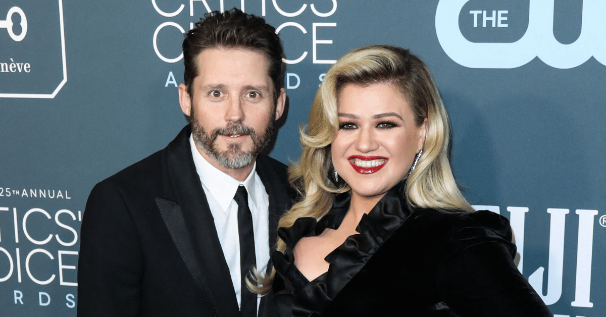 kelly-clarkson-returns-to-the-voice-after-ex-husbands-death-at-age-48-3-1755693882902 Photo of Brandon Blackstock and Kelly Clarkson