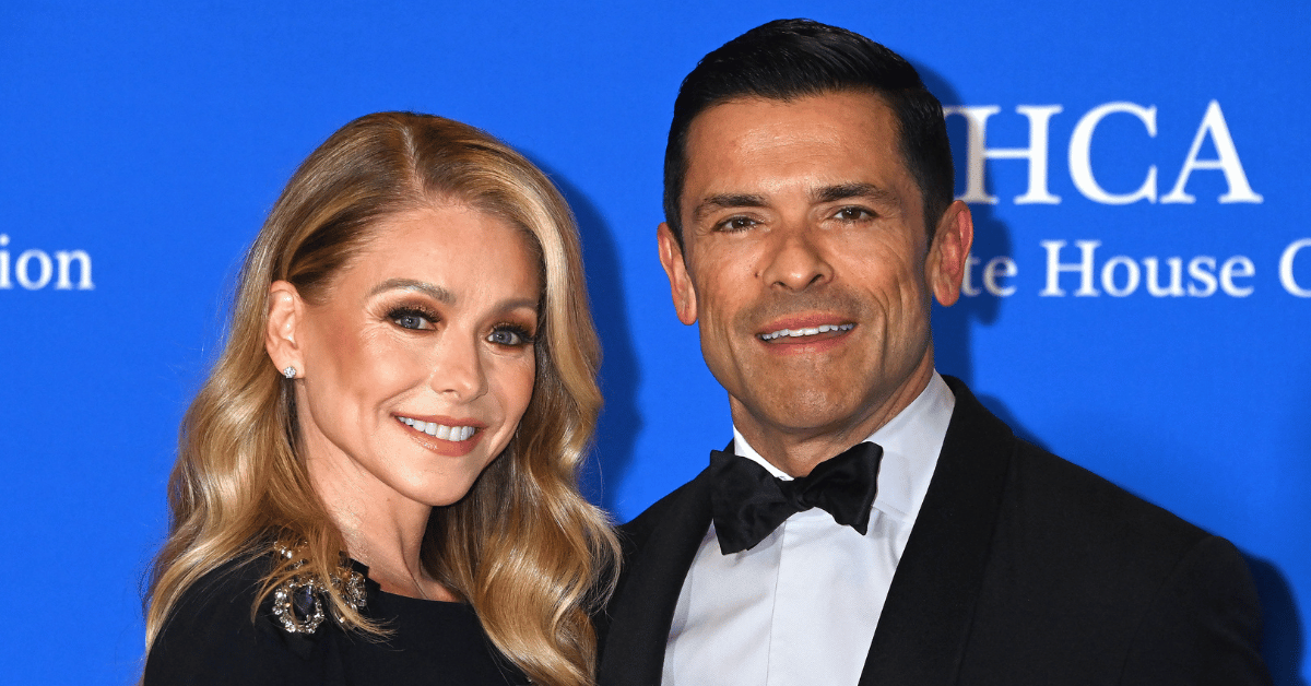 kelly-ripa-and-mark-consuelos-argue-over-airport-divorce-on-live-tv-3-1761230890096 Photo of Kelly Ripa and Mark Consuelos