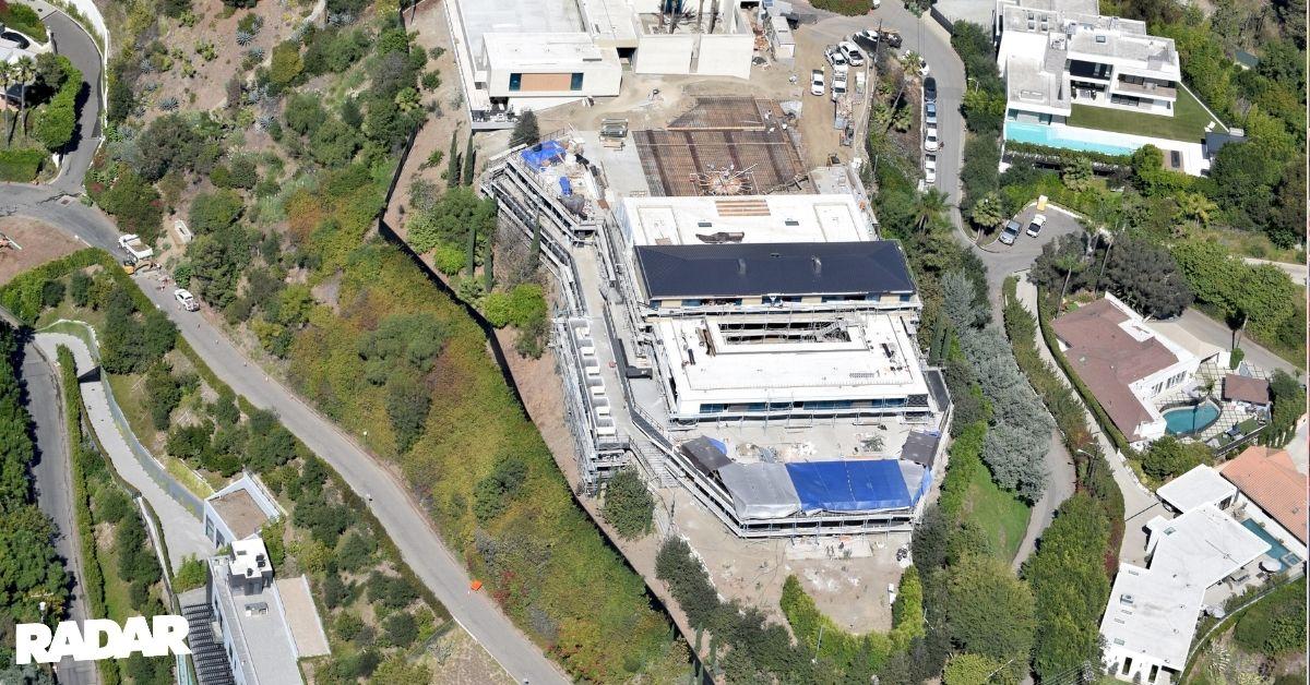 lebron-james-mansion-radar-2-1761662006772 There will be water features in the middle of the driveway