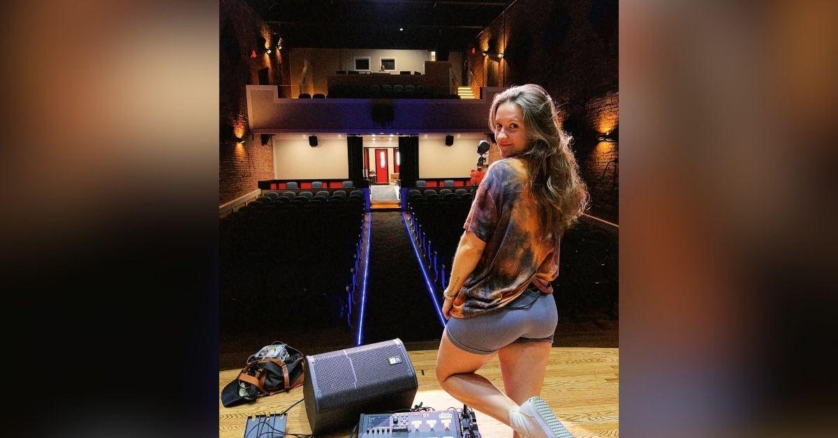 maggie-baugh-guitarist-keith-urban-nicole-kidman-inspired-lyrics-3-1760671689060 Photo of Maggie Baugh
