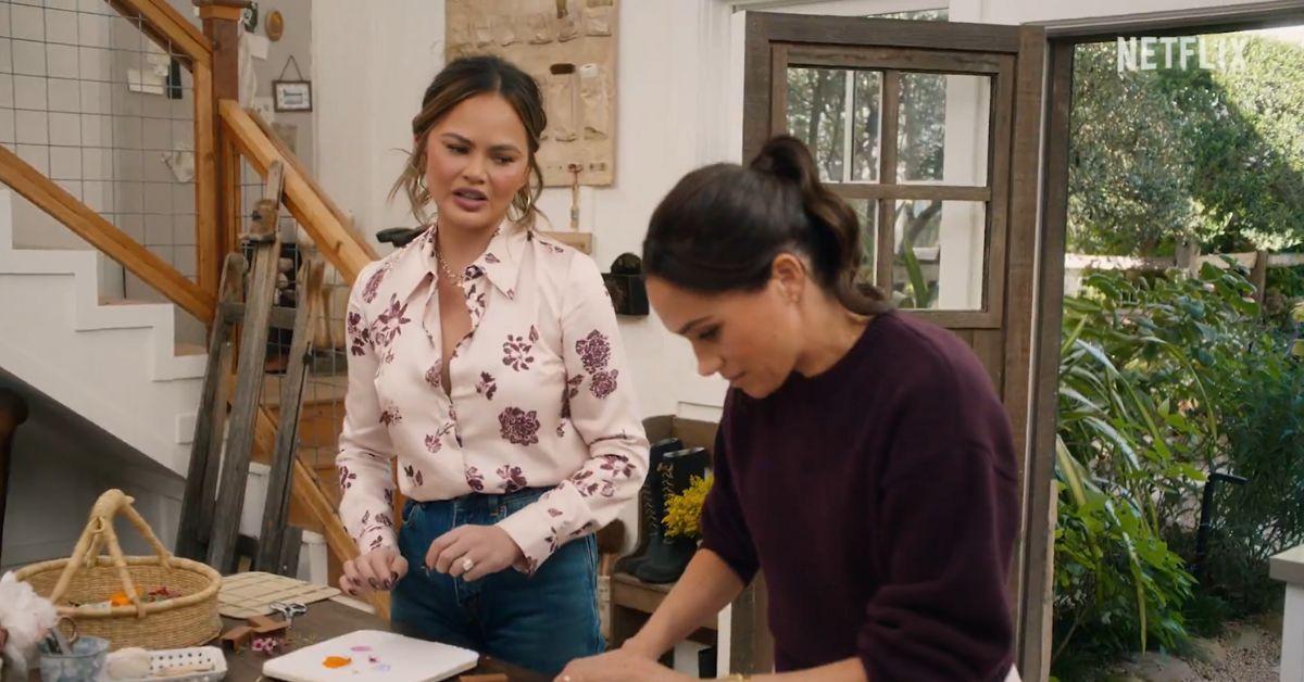 meghan-markle-chrissy-teigen-1-1755102422982-2 photo of Meghan Markle and Chrissy Teigen