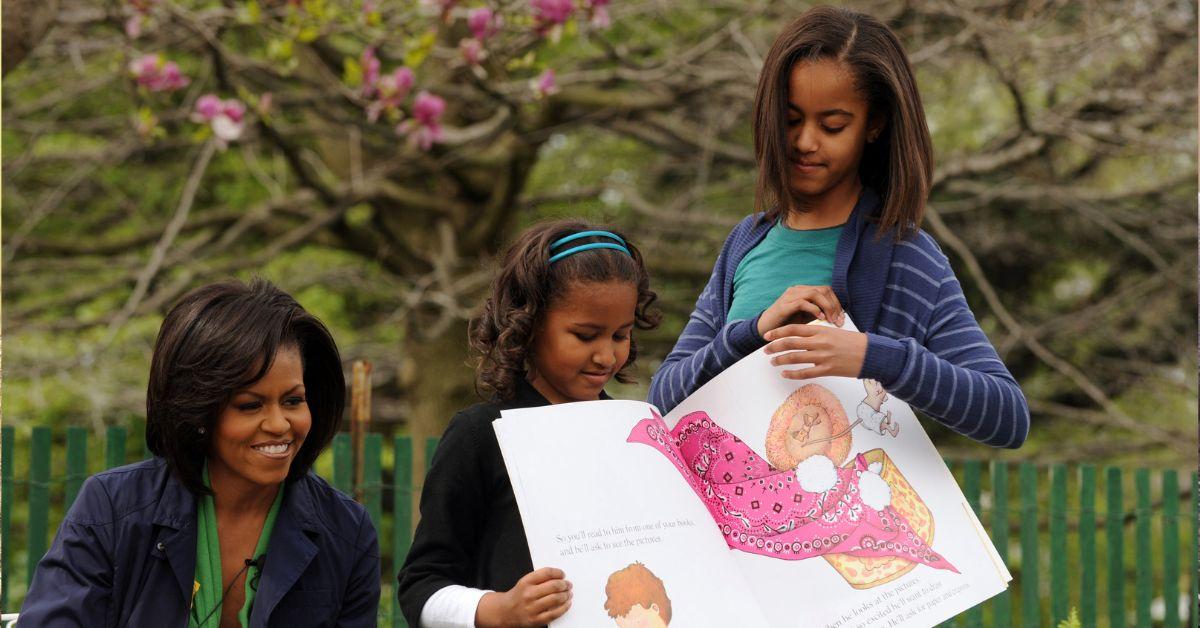 michelle-obamacoudlnt-stand-barack-when-kids-were-young-1754603011992 Photo of Michelle, Sasha and Malia Obama.