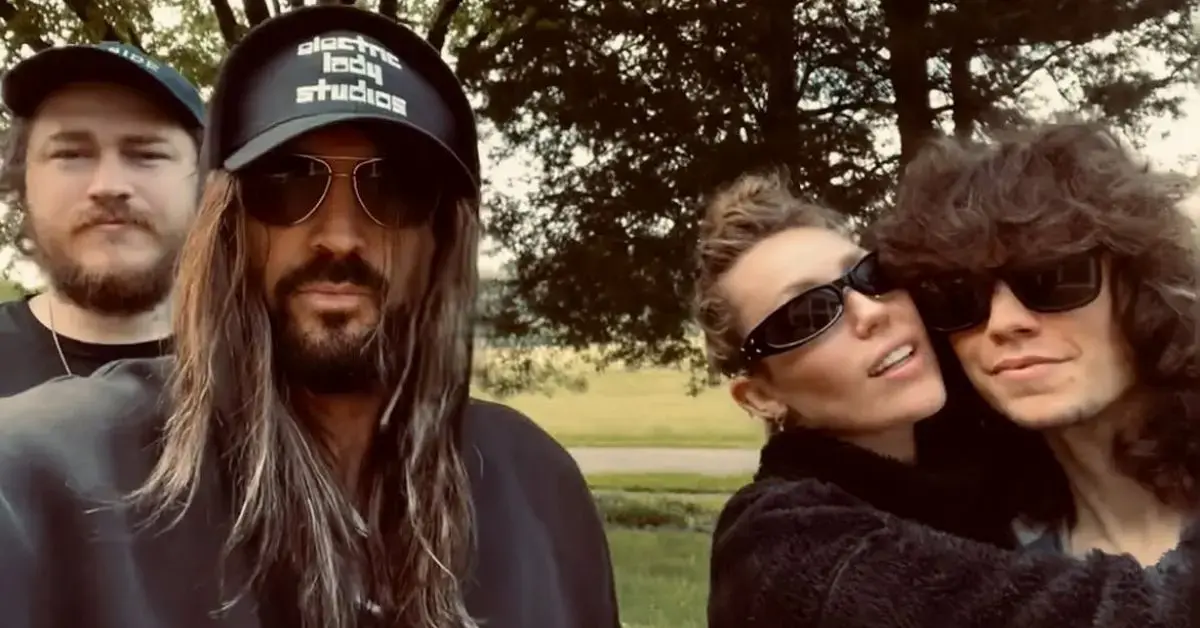 miley-cyrus-family-priority-reuniting-estranged-dad-billy-ray-4-1746905520366 miley cyrus family priority reuniting estranged dad billy ray
