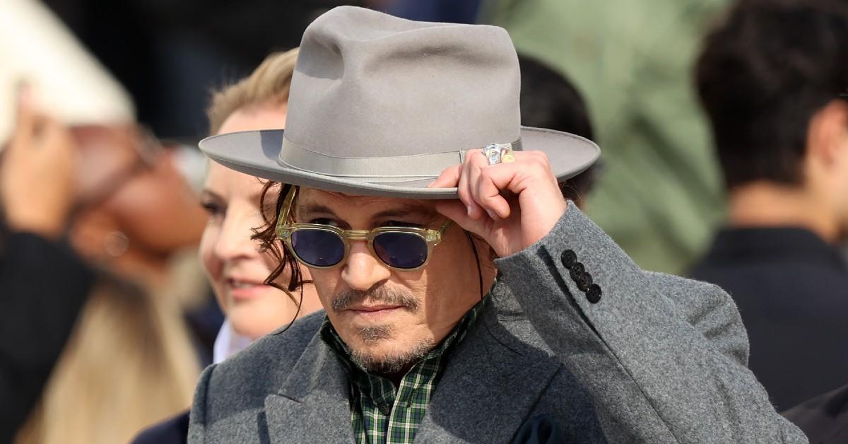 movie-bosses-slammed-for-handing-johnny-depp-passport-back-to-hollywood-role-playing-one-of-cinemas-most-hated-christmas-villains2-1761581993230 Photo of Johnny Depp