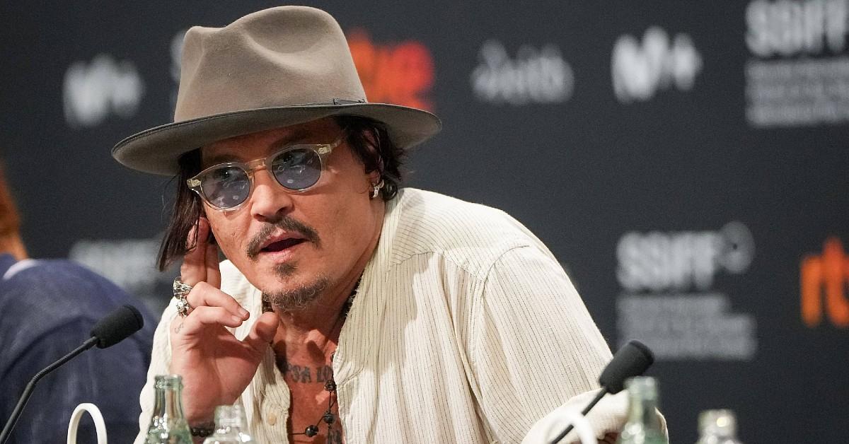 movie-bosses-slammed-for-handing-johnny-depp-passport-back-to-hollywood-role-playing-one-of-cinemas-most-hated-christmas-villains3-1761581975504 Photo of Johnny Depp
