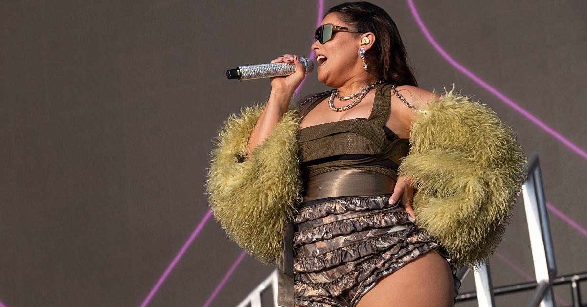 nelly-furtado-peforming-fuller-figure-mega-3-1755027490595 Photo of Nelly Furtado