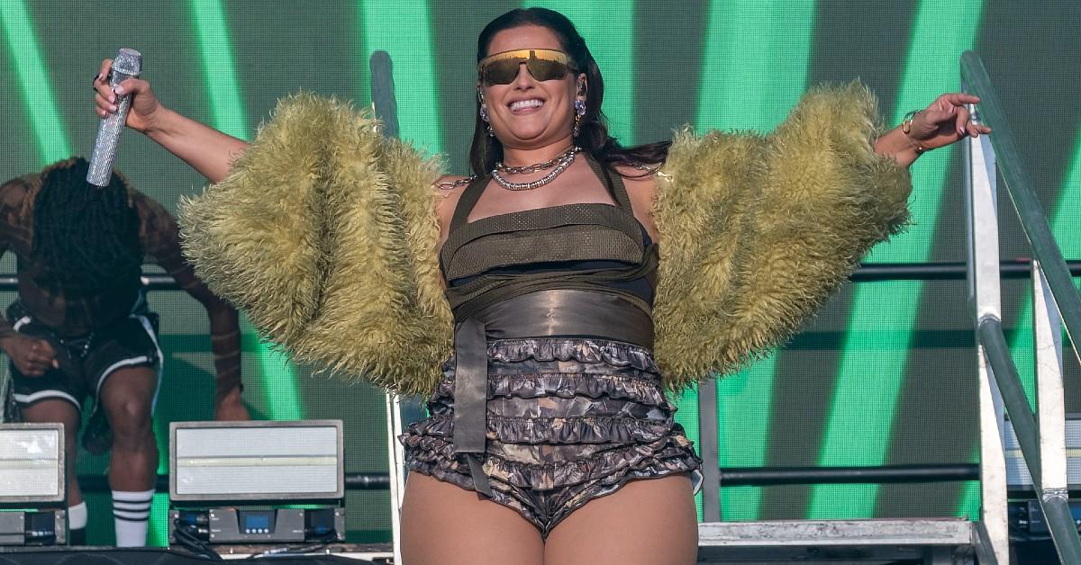 nelly-furtado-peforming-fuller-figure-mega-51-1755027506047 Photo of Nelly Furtado