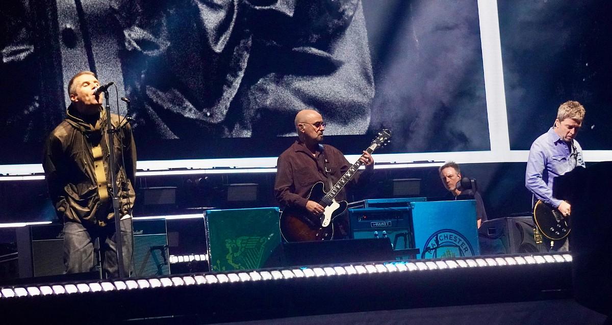 oasis-grim-cancer-secret-comeback-group-haunted-by-founding-members-illness-as-he-launches-into-fanatical-fitness1-1755714725797 Photo of Oasis band