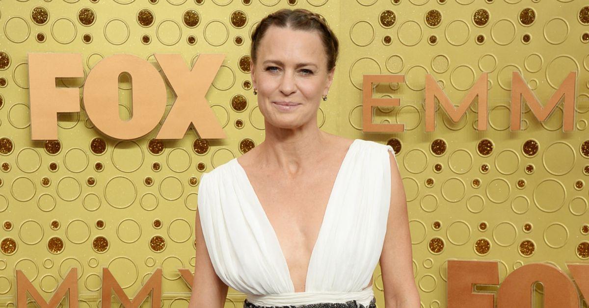 robin-wriight-ditches-america-with-dire-warning-1756838667682 Photo of Robin Wright