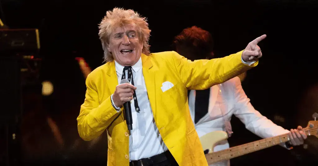 sir-rod-stewart-celebrating-80-birthday-second-massive-party-drinking-5-1737301661402 sir rod stewart celebrating birthday second massive party drinking