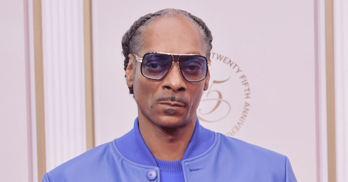 snoop-dogg-daily-smoking-weed-habit-revealed-3-1760990964228 Photo of Snoop Dogg