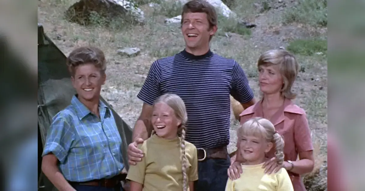 susan-olsen-the-brady-bunch-prayed-show-end-eve-plumb-memoir-cbs-1755109262070 Photo of 'The Brady Bunch' cast