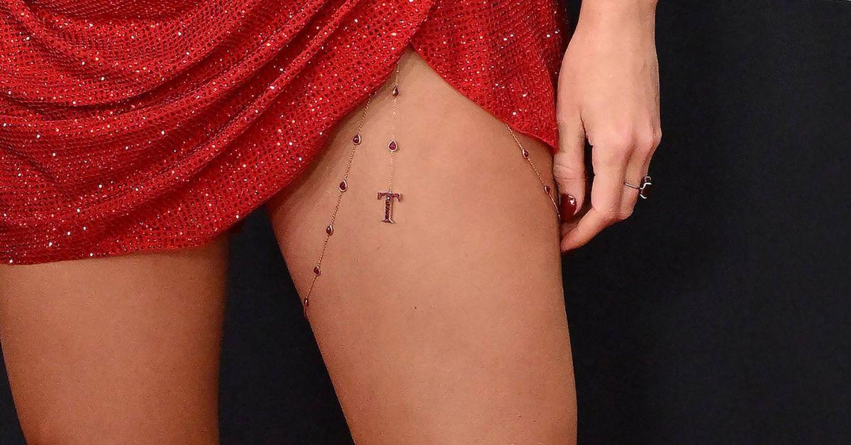 taylor-swift-grammys-travis-kelce-4-1738555934267 taylor swift grammys travis kelce