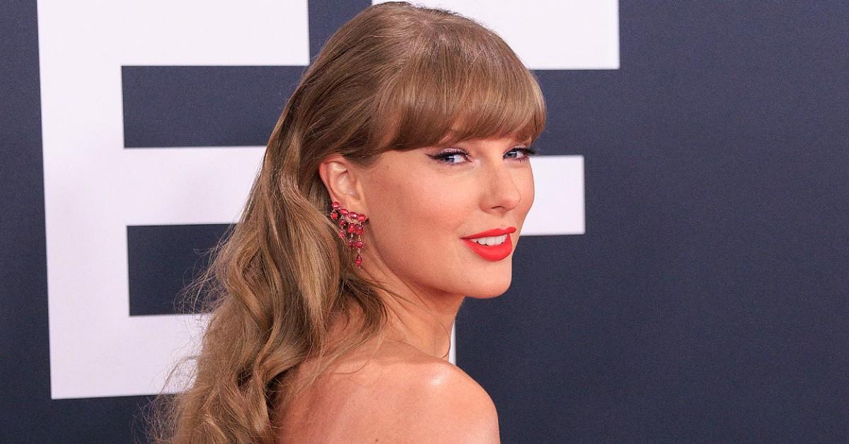 taylor-swift-hasnt-used-her-luxury-private-jet-its-falling-apart66-1760729620153 Photo of Taylor Swift