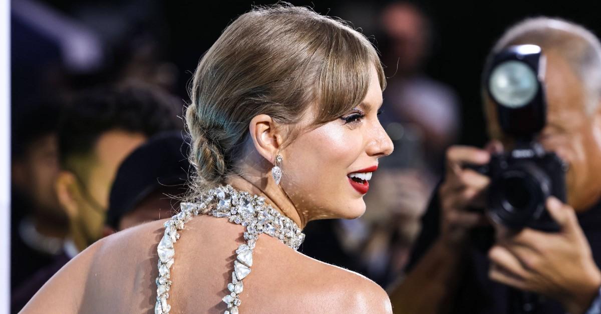 taylor-swift-planning-to-invite-anyone-and-everyone-to-wedding-to-avoid-gossip-about-feuds-but-blake-lively-is-still-definitely-not-on-rsvp-list2-1760024928724 Photo of Taylor Swift