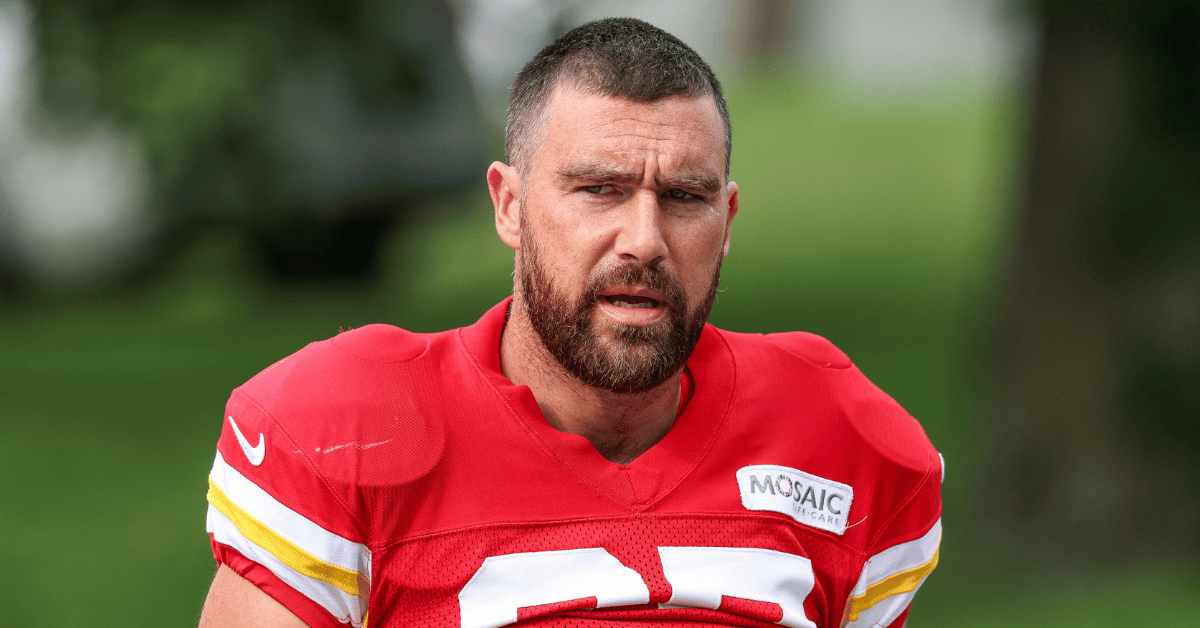 taylor-swift-the-life-of-a-showgirl-features-blake-lively-diss-track-4-1755092505543 Photo of Travis Kelce