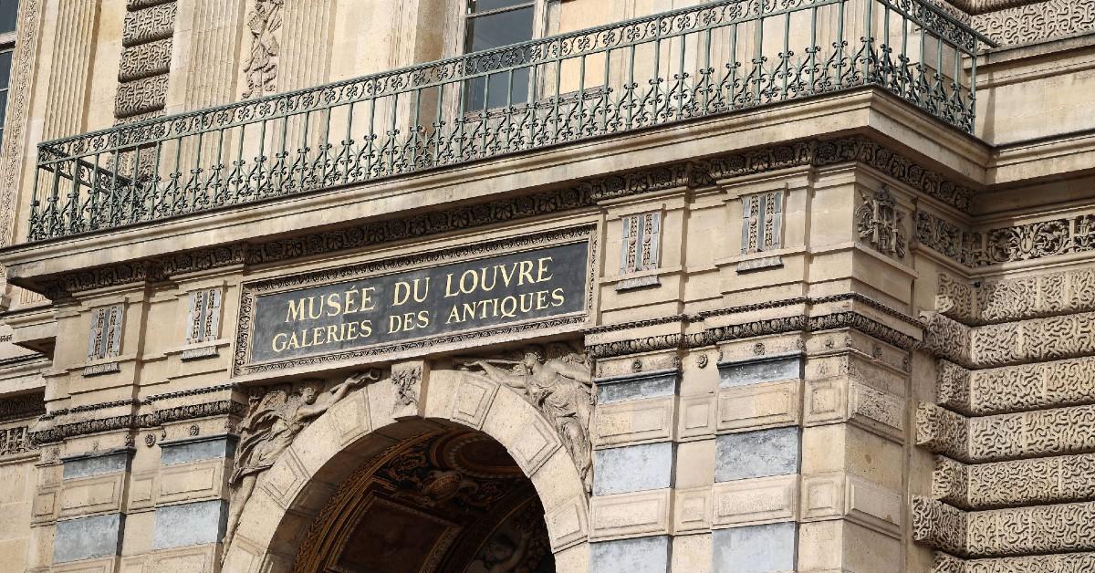 theory-erupts-kim-kardashians-heist-gang-trained-louvre-thieves-after-priceless-jewels-raid2-1761064260335 Photo of The Louvre