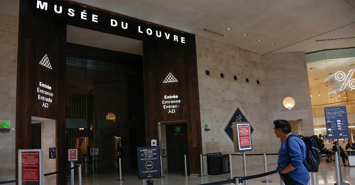 theory-erupts-kim-kardashians-heist-gang-trained-louvre-thieves-after-priceless-jewels-raid4-1761064247775 Photo of The Louvre