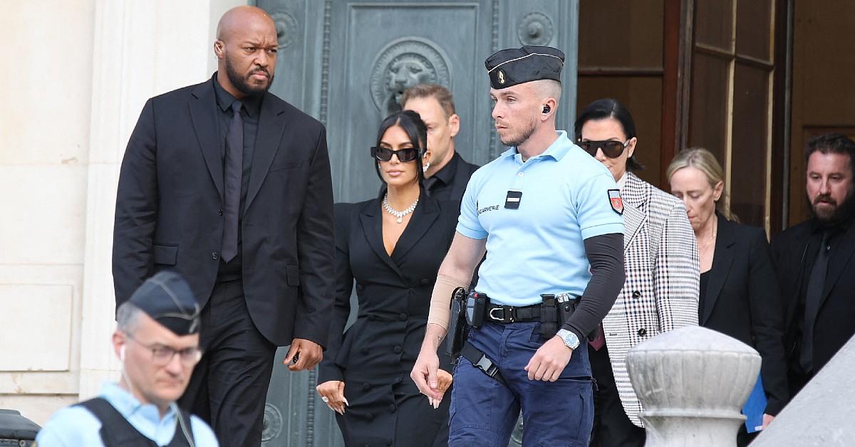 theory-erupts-kim-kardashians-heist-gang-trained-louvre-thieves-after-priceless-jewels-raid6-1761064203935 Photo of Kim Kardashian
