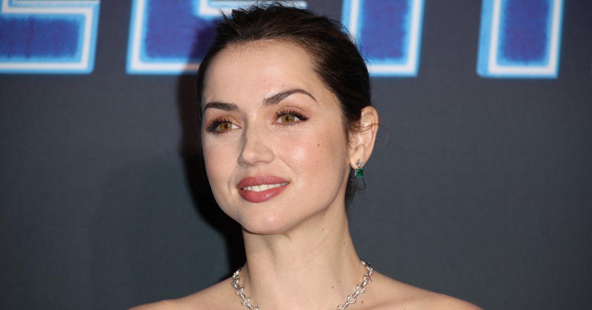 tom-cruise-sheds-man-boobs-younger-girlfriend-ana-de-armas-2-1755515367864 de Armas was first linked to Cruise after a Valentine's Day dinner in England.