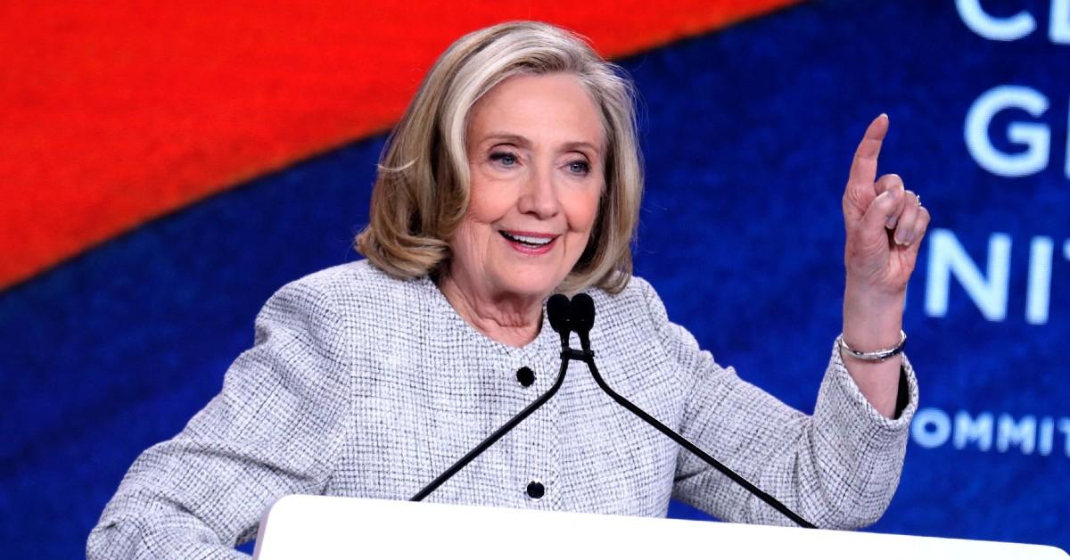 trump-claims-howard-sterns-siriusxm-show-went-down-after-the-shock-jock-endorsed-hillary-2-1754592605356 Photo of Hillary Clinton