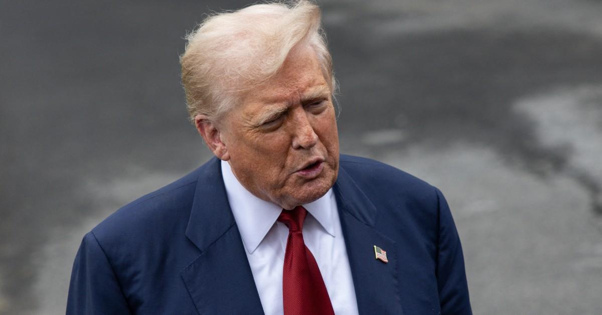 trump-claims-howard-sterns-siriusxm-show-went-down-after-the-shock-jock-endorsed-hillary-3-1754592525581 Photo of Donald Trump