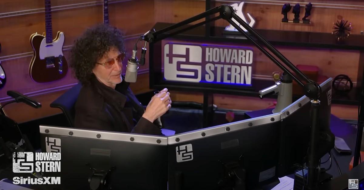 trump-claims-howard-sterns-siriusxm-show-went-down-after-the-shock-jock-endorsed-hillary-5-1754592533091 Photo of Howard Stern