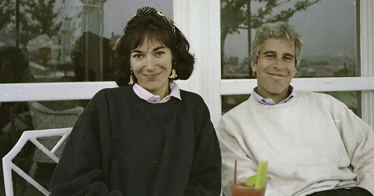 virginia-giuffre-nobodys-girl-jeffrey-epstein-ghislaine-maxwell-first-encounter-massage6-1761067932402 Photo of Ghislaine Maxwell and Jeffrey Epstein