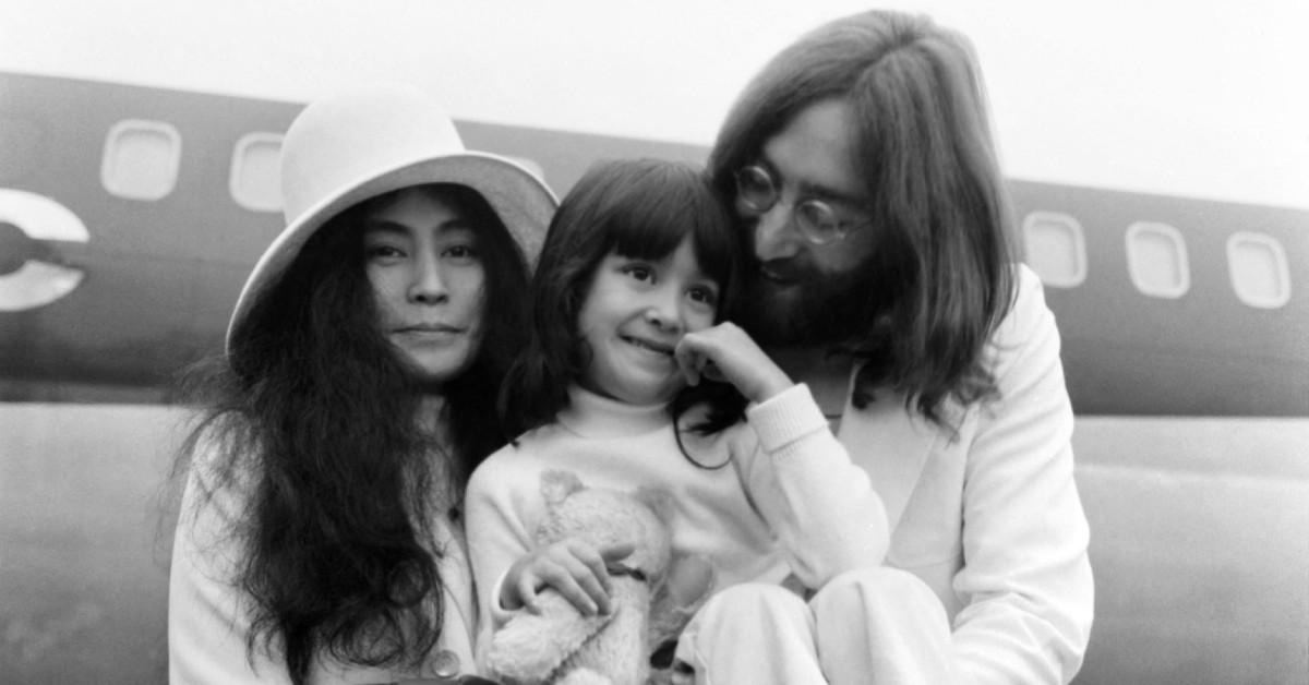 Photo of Yoko Ono and John Lennon