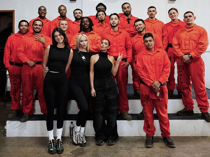 00fc875ce86b49a2bd8dba43c2131fa5_md 083124 kim kardashian kendall jenner main alt