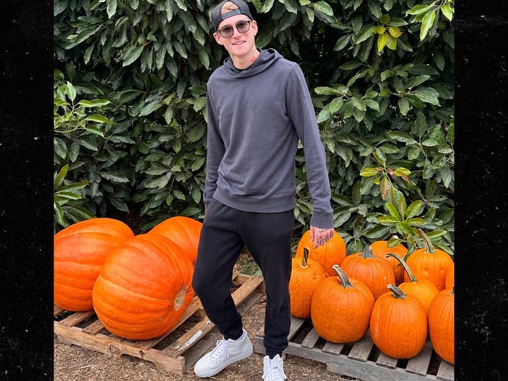 1023-Celebrity-Pumpkin-Pics-Sub3