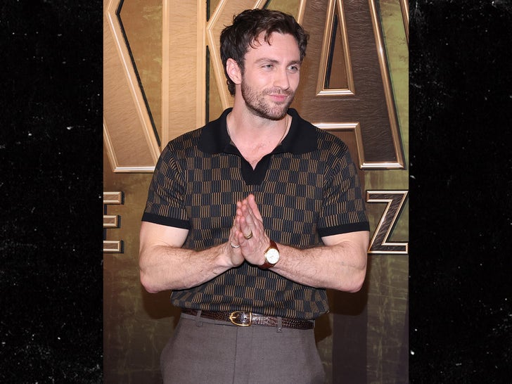 034d444d781b4fc78ff702296e26abb9_md 1206-red-carpet-looks-primary-2