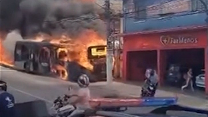 036c280d90f64b5983b0062218f2880b_md 112624_burning_bus_brazil-kal