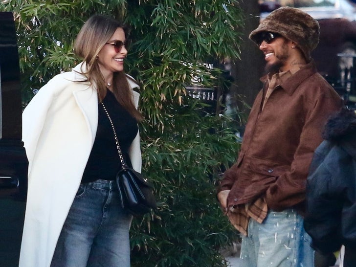 04d1ad95b95443c58b91b2beff8f5467_md-1 Sofia Vergara and Lewis Hamilton Flirt After Two-Hour Lunch Date in NYC