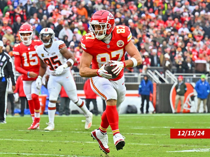 04dd2961b7784e8dbb5cdd2b1472ef94_md travis kelce kansas city chiefs