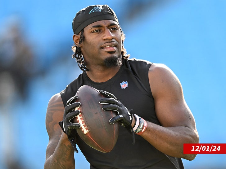 06a9ee5136c04185ad89b82b972b0623_md Xavier Legett carolina panthers