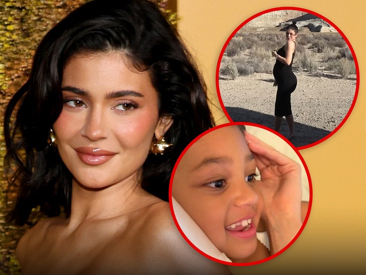 07f7f91c0ba942298369a3e9fee29356_md Kylie Jenner Shows Daughter Stormi Viral Pregnancy Video for First Time