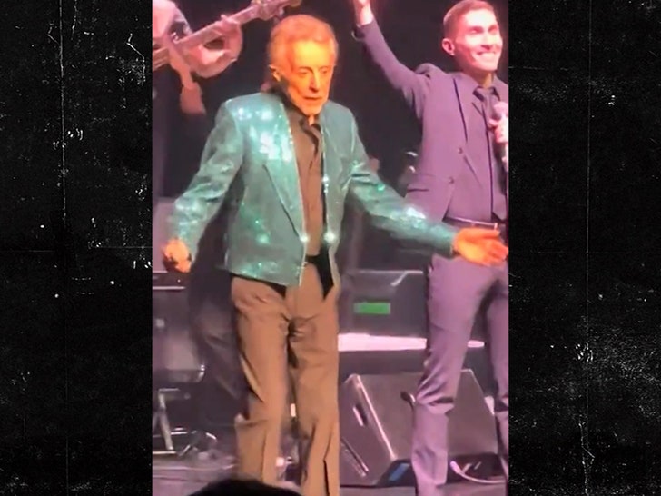 100124-frankie-valli-bow