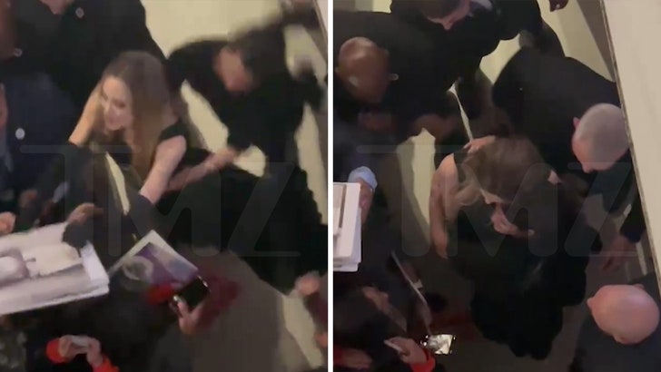 090924_angelina_jolie_kal