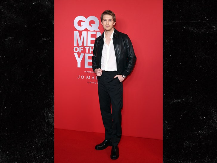 0c1ae901b8b94a11b6c2990c8d9f53c1_md joe alwyn getty 1
