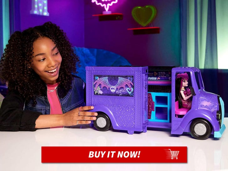 0d401e47c6f540719fc5952b99f1e39d_md Monster-High-Draculaura-set-MAIN