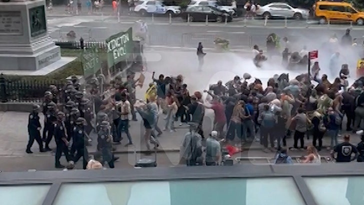 072924_jennifer_aniston_police_kal