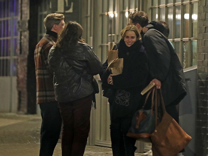 0ed1815e609f4eea8f8b21be5f7dce95_md Emilia Clarke DJ Bassi Fox